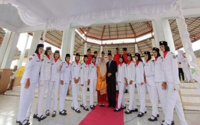 PASKIB dan Marching Band SMA Negeri 14 Makassar Menjadi Petugas Upacara HUT RI Ke-78 di Paruga Na'e Sila