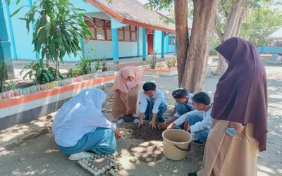 Siswa Fase- E SMA Negeri 14 Makassar Melakukan Kegiatan P5 dengan Tema Kewirausahaan
